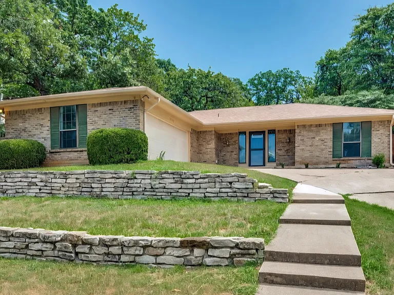 1605 Craighton Ct — Photo 1
