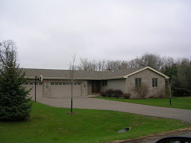 Lovely Home on 2.5 Acres of Privacy!