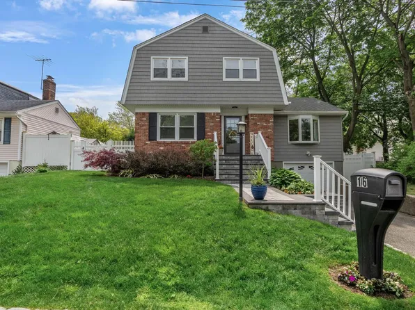 16 Kingsley Road, Huntington, NY 11743