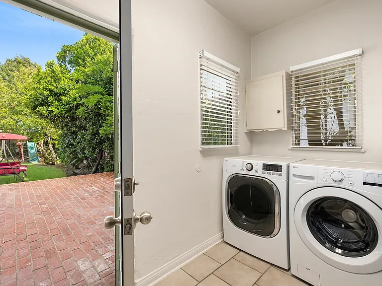 120 S Poinsettia Pl — Photo 11