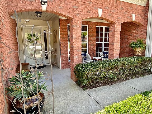 2nd image of 722 Outlook Ln