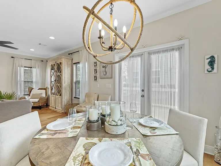 62 W Shore Pl — Photo 2