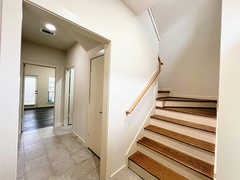 1126 Bonner St — Photo 2