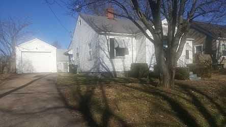 2nd image of 1717 Lee Ct