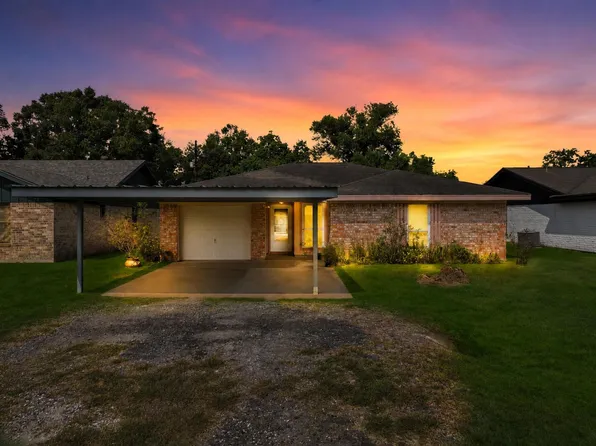 1438 W Palm Dr, Winnie, TX 77665