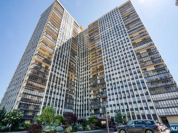 300 Winston Dr APT 2510, Cliffside Park, NJ 07010