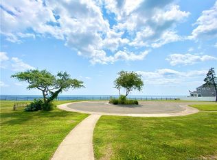 208 Point Beach Dr APT 1C, Milford, CT 06460