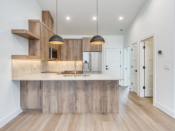 5th image of 11004 NE 55th Ave #B