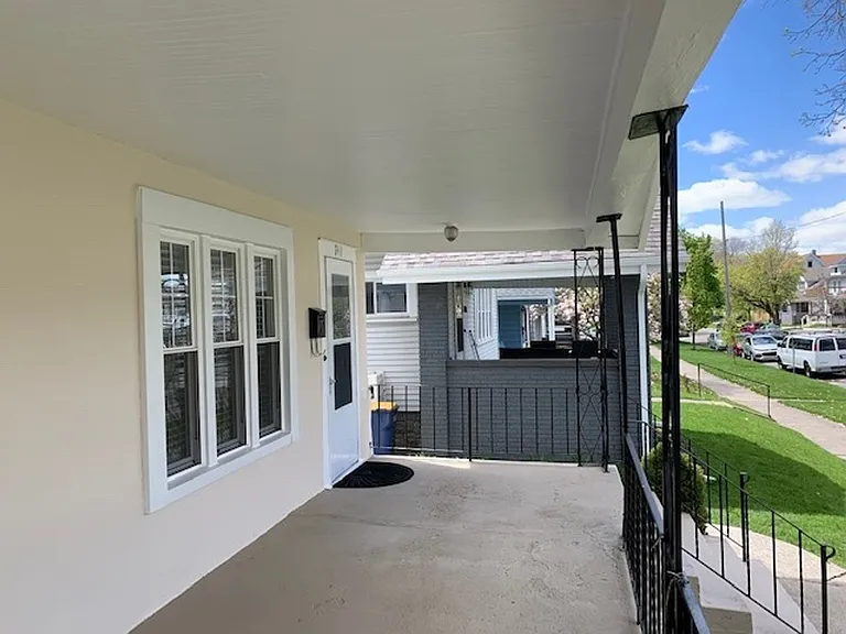 748 Crescent St NE — Photo 2
