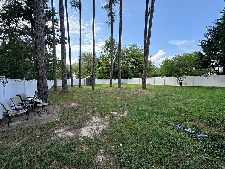 2410 Aiken Dr — Photo 23