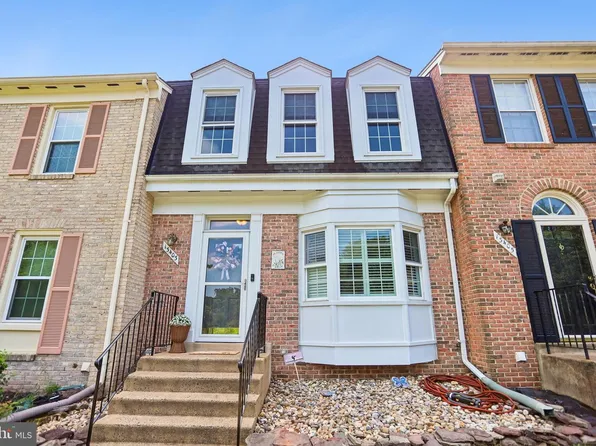 13403 Foxhole Dr, Fairfax, VA 22033
