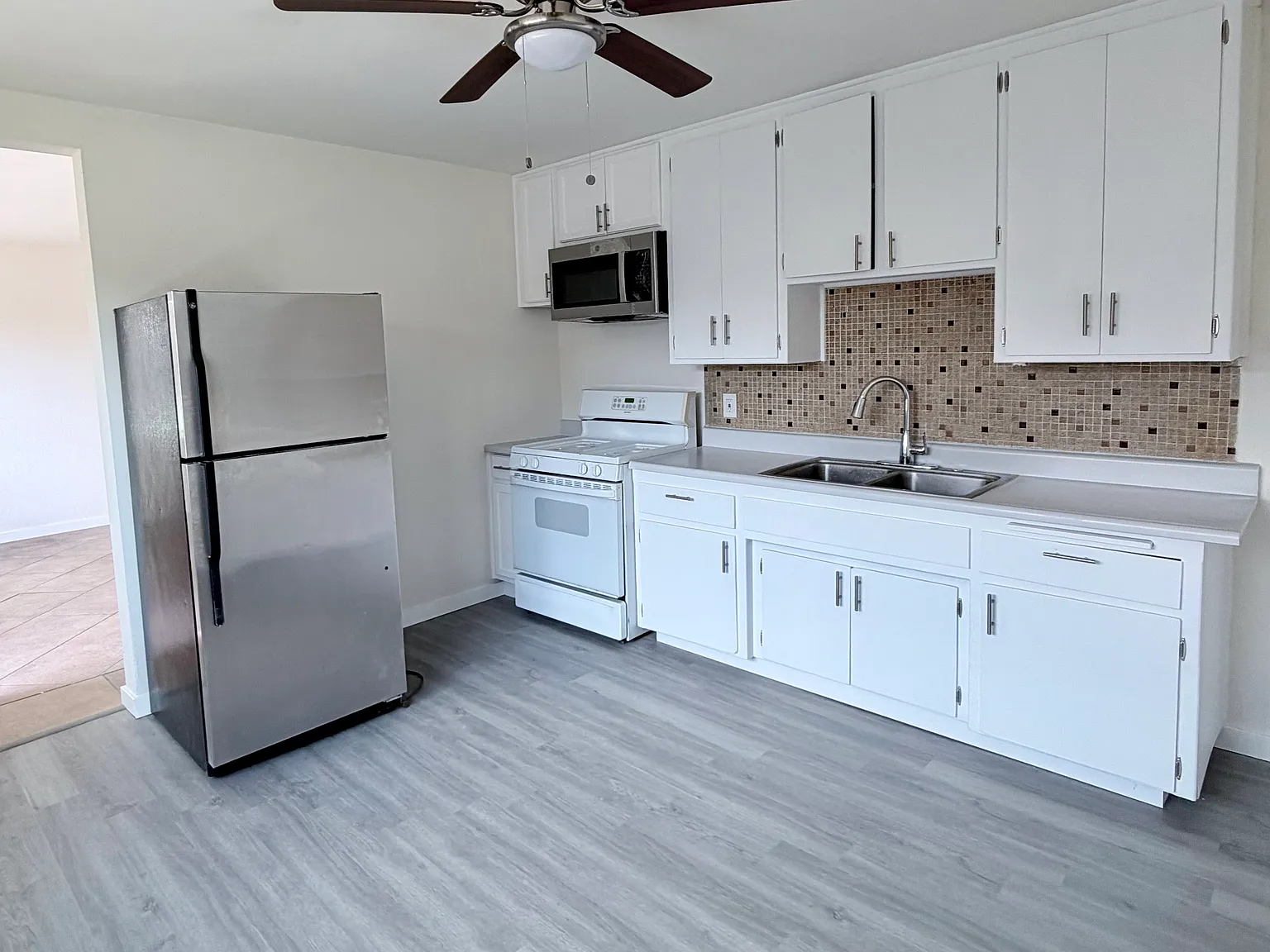 2 bed, 817 sqft, $2,695 — Photo 3