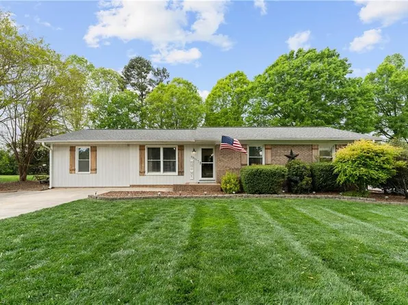 5211 Driftwood Dr, Davidson, NC 28036