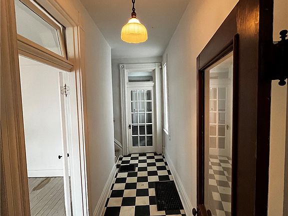 5th image of 58 Greenbush St