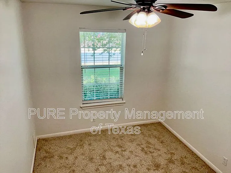706 Stewart Dr — Photo 17