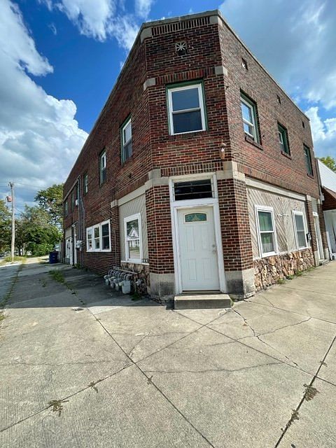 1st image of 1347 E Broadway St