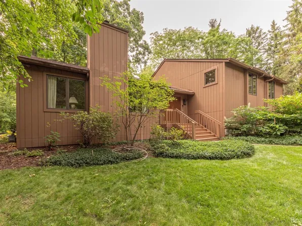 3991 Waldenwood Dr, Ann Arbor, MI 48105