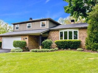 447 Appley Ave, Libertyville, IL 60048