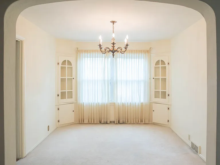 1312 N Woodridge Ave — Photo 5
