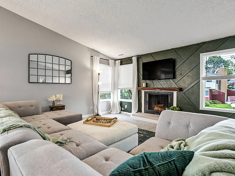 424 W Rockrimmon Blvd — Photo 6
