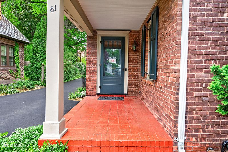 3rd image of 81 Brookline Avenue