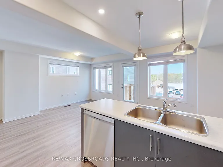 1638 Hetherington Dr — Photo 14