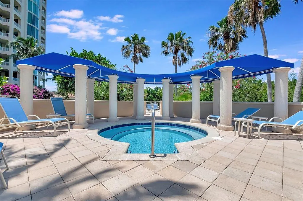 2 bed, 2.5 bath, 2231 sqft, $7,800 — Photo 4