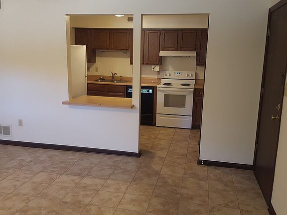 3rd image of 503 Columbia Dr APT I