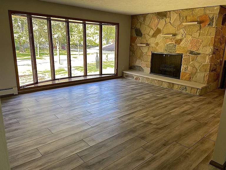 890 Damon Dr — Photo 4