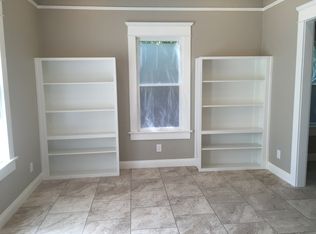 593 N 8th Ave, Upland, CA 91786