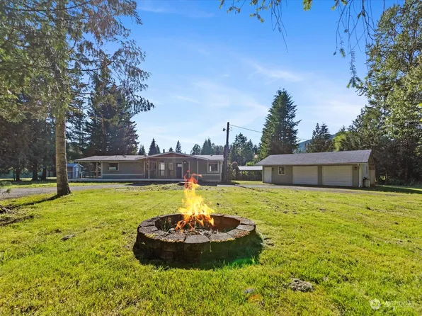 22425 S Forest Loop Road, Granite Falls, WA 98252
