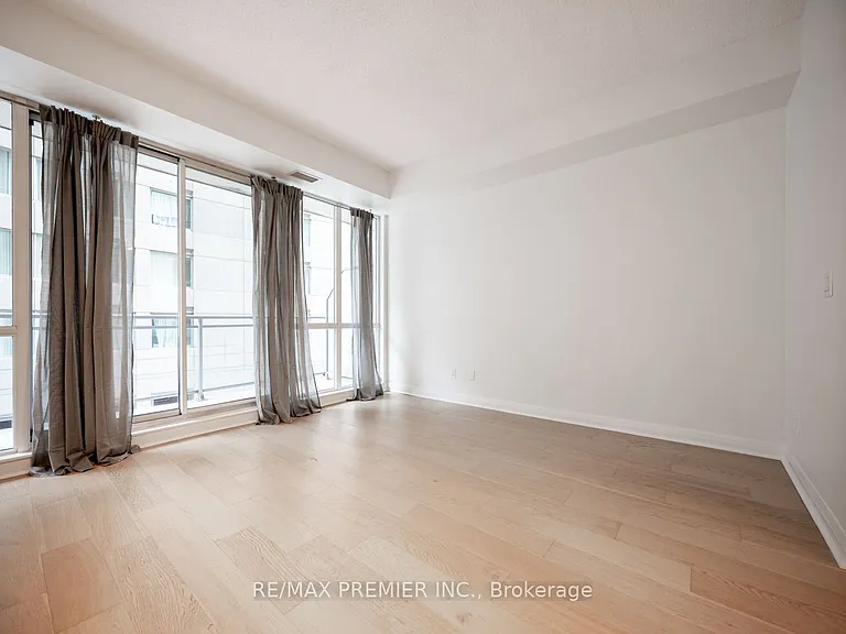 220 Victoria St #705 — Photo 14