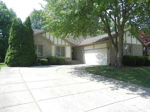6704 Redford Cir, Troy, MI 48085