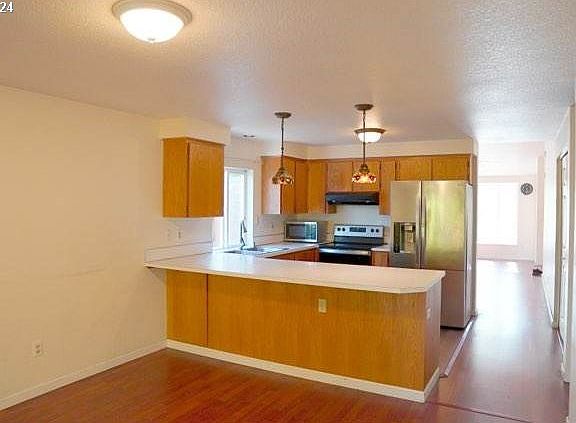 4th image of 266 SE 40th Ave