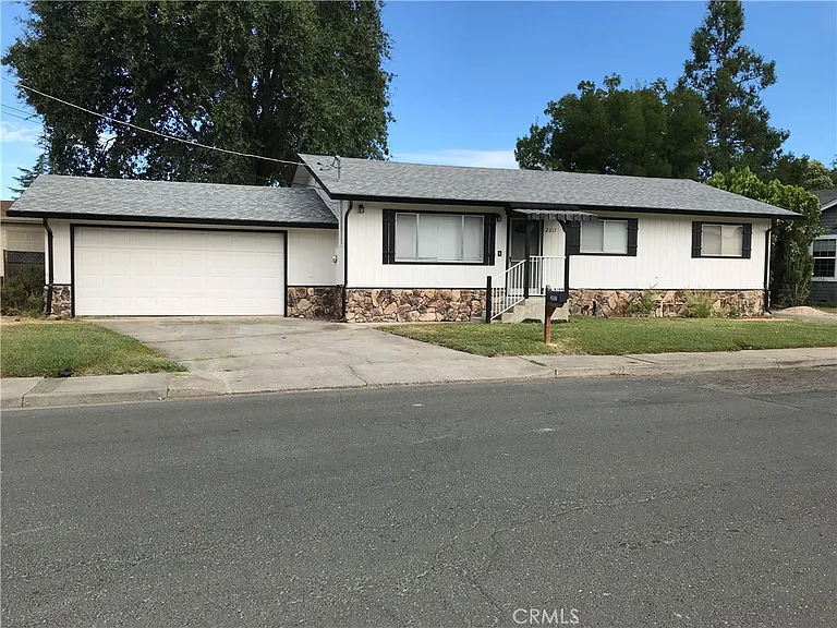 2017 Ashe St — Photo 1