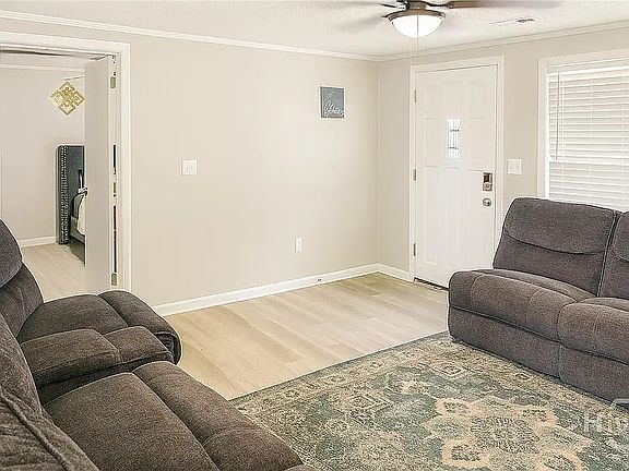 5th image of 614 2nd St