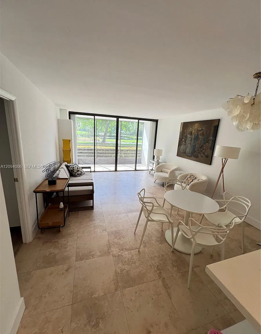 Biscaya Iii Condo — Photo 2