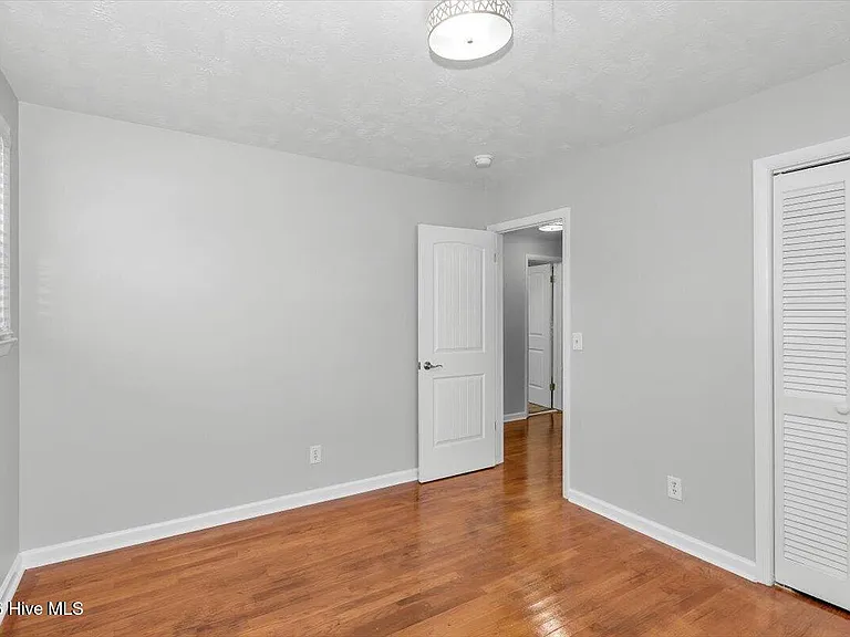 2240 Walden Dr — Photo 12