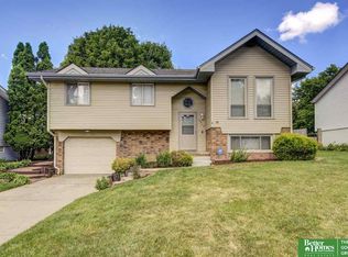 10512 Hartman Ave, Omaha, NE 68134