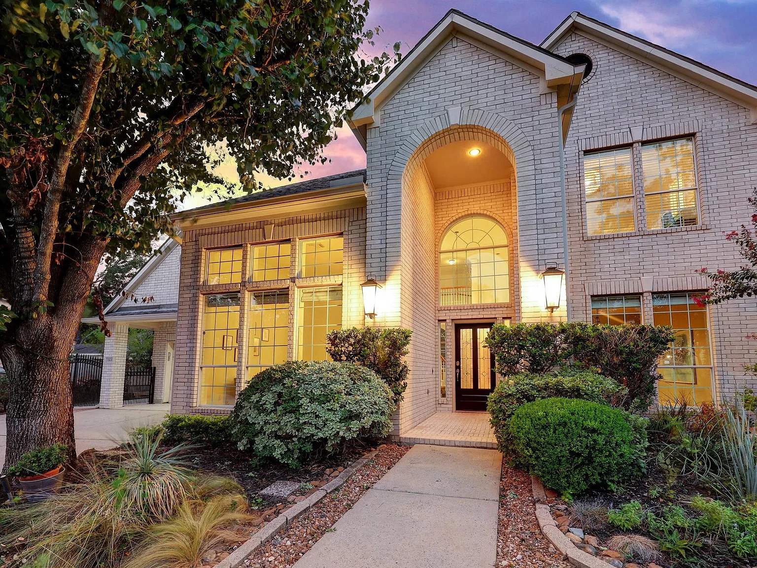 5 bed, 3.5 bath, 3659 sqft, $3,500 — Photo 2