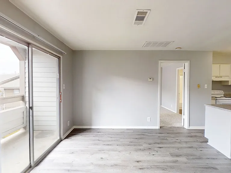 Hill Country Apartments — Photo 23