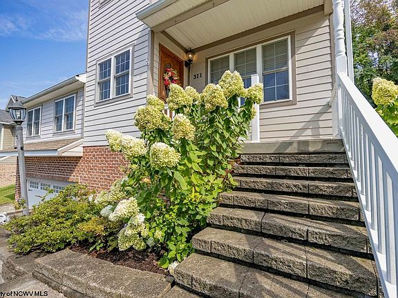 3rd image of 311 Villa View Dr