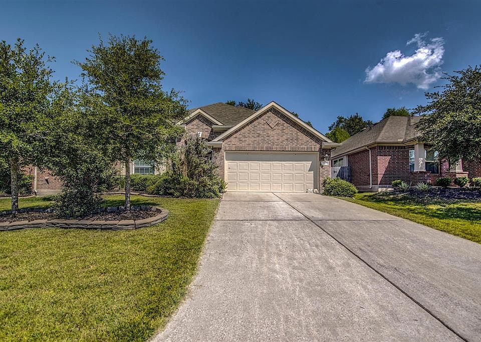1st image of 2221 Oak Circle Dr N