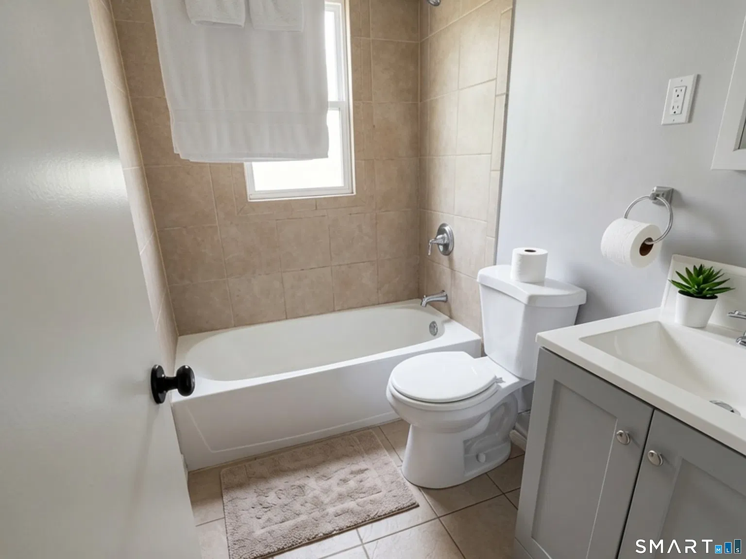 4 bed, 2.0 bath, 3536 sqft, $2,800 — Photo 2
