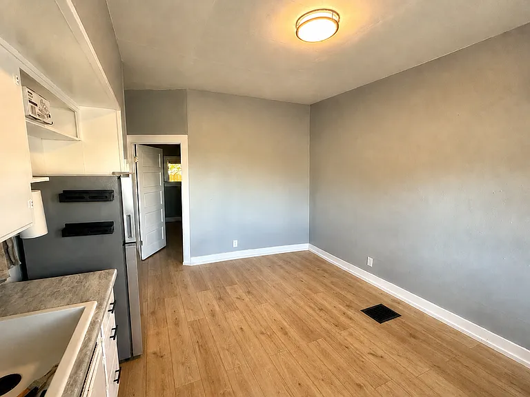 1069 N 1st St — Photo 5