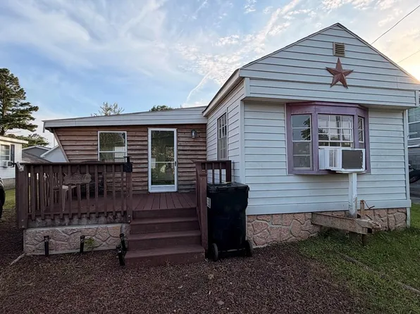 5352 Merritt Dr, Chincoteague, VA 23336