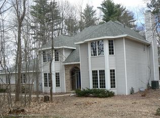 2392 Skyline Pines Dr, Green Bay, WI 54313