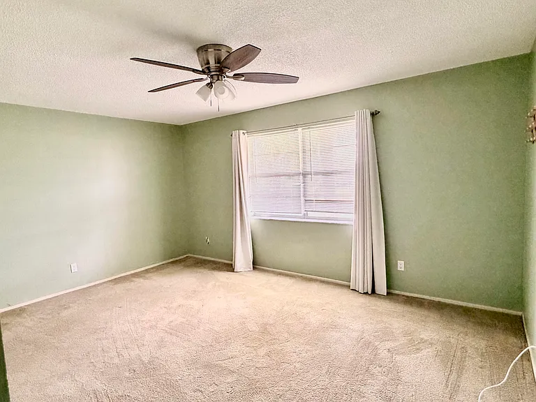 120 Lake Evelyn Dr — Photo 13