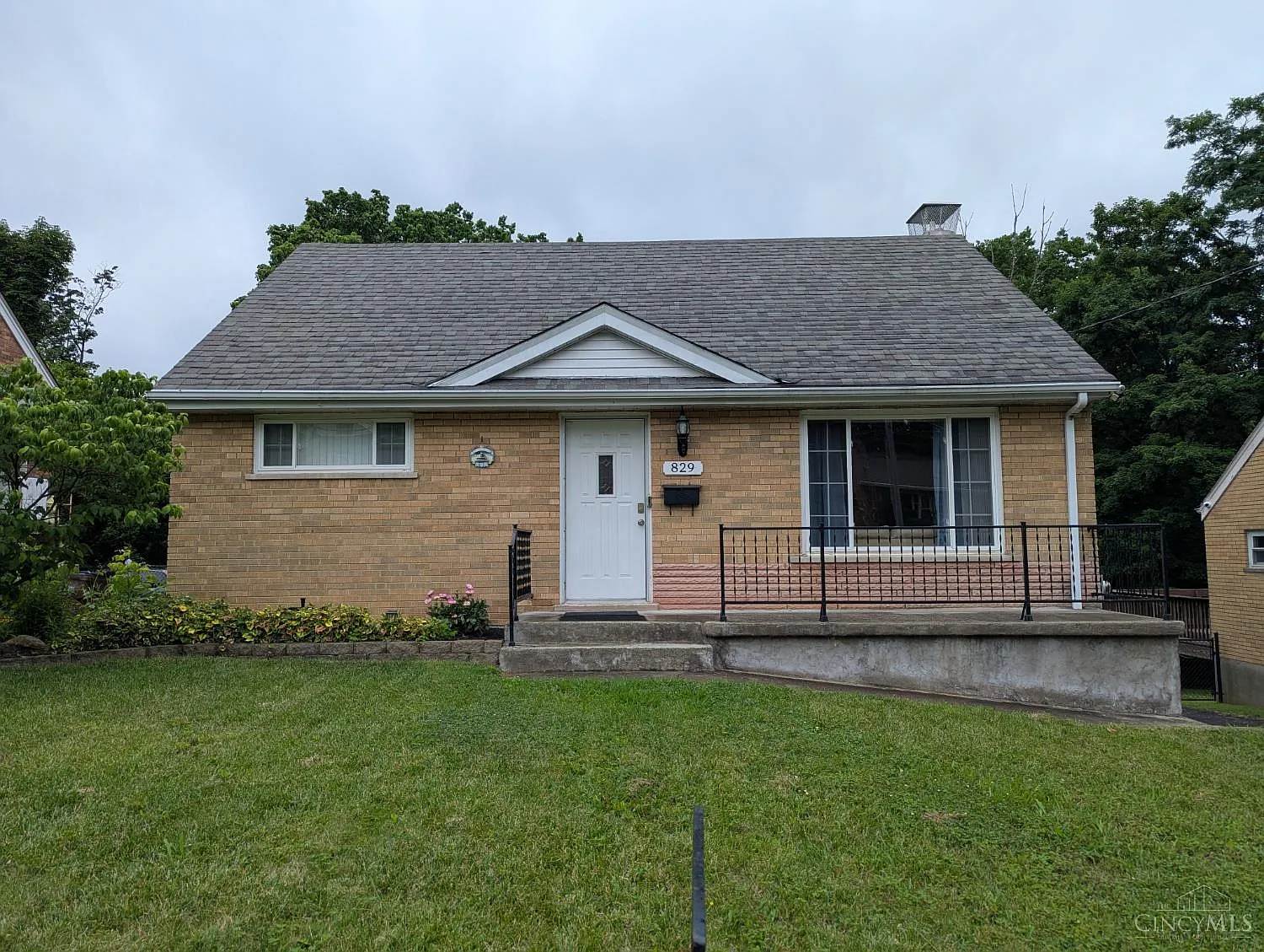 829 Ivyhill Dr photo 1