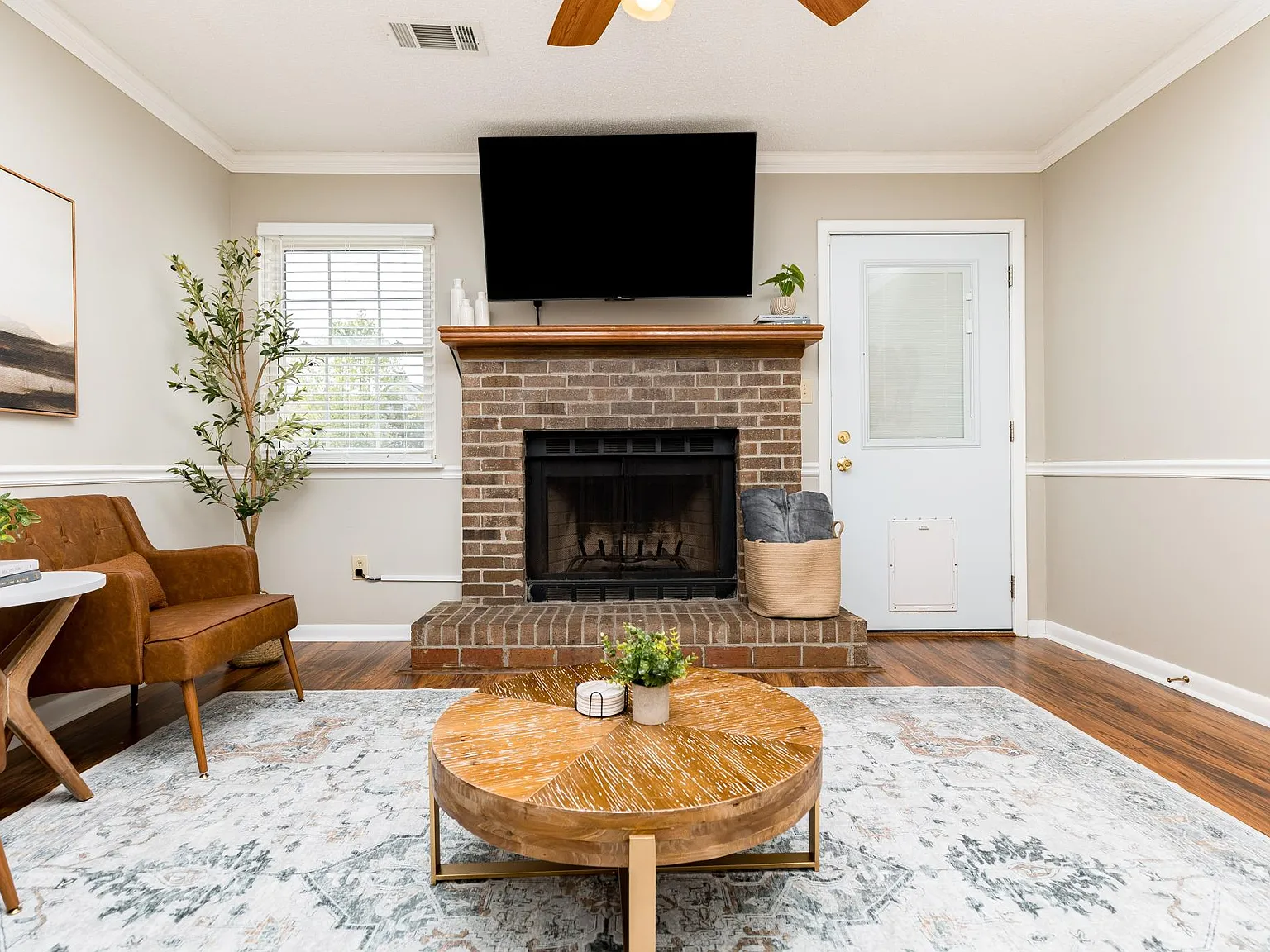 2 bed, 1247 sqft, $3,200 — Photo 3
